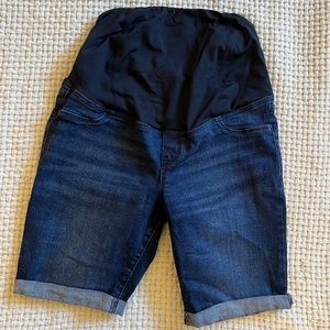Maternity Bermuda shorts, over belly